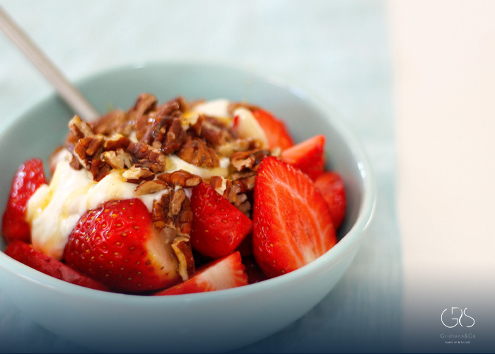 Strawberries with Greek Yogurt