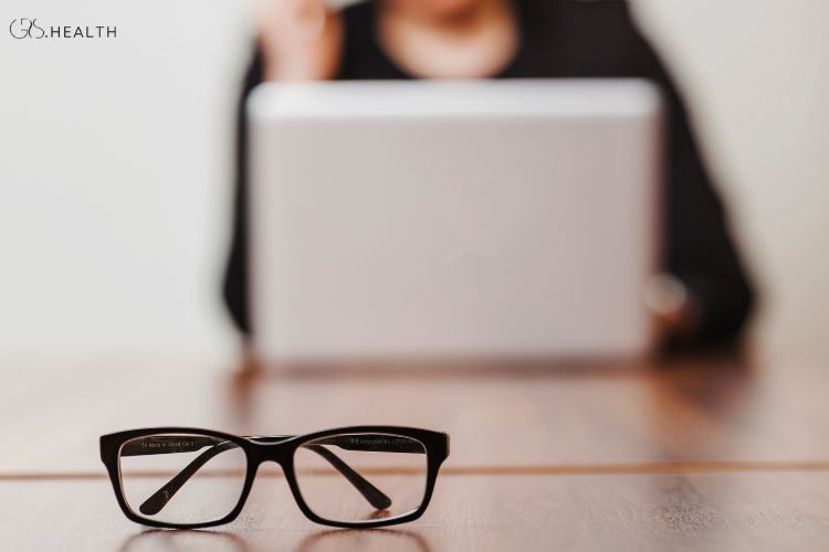 Why Your Eyes Feel Tired After Screens